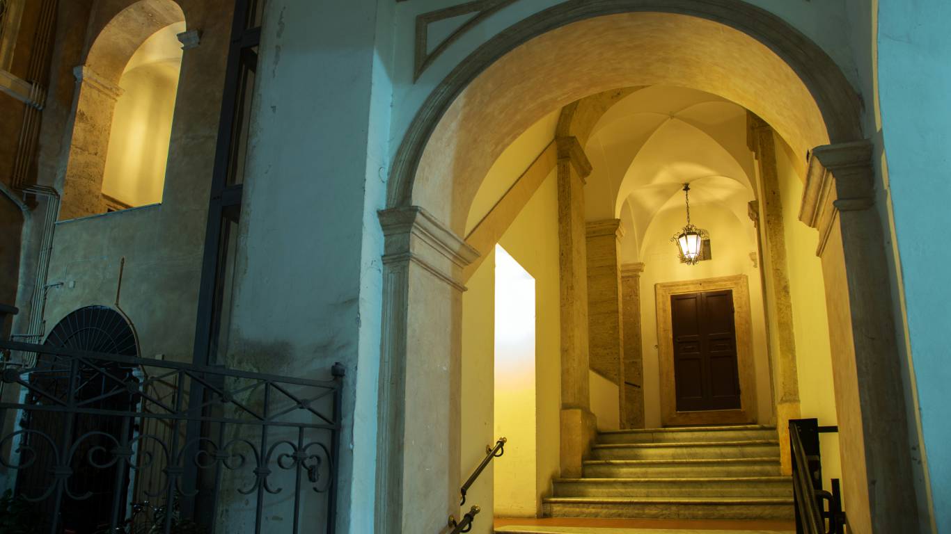 palazzo-de-cupis-rome-entrance1